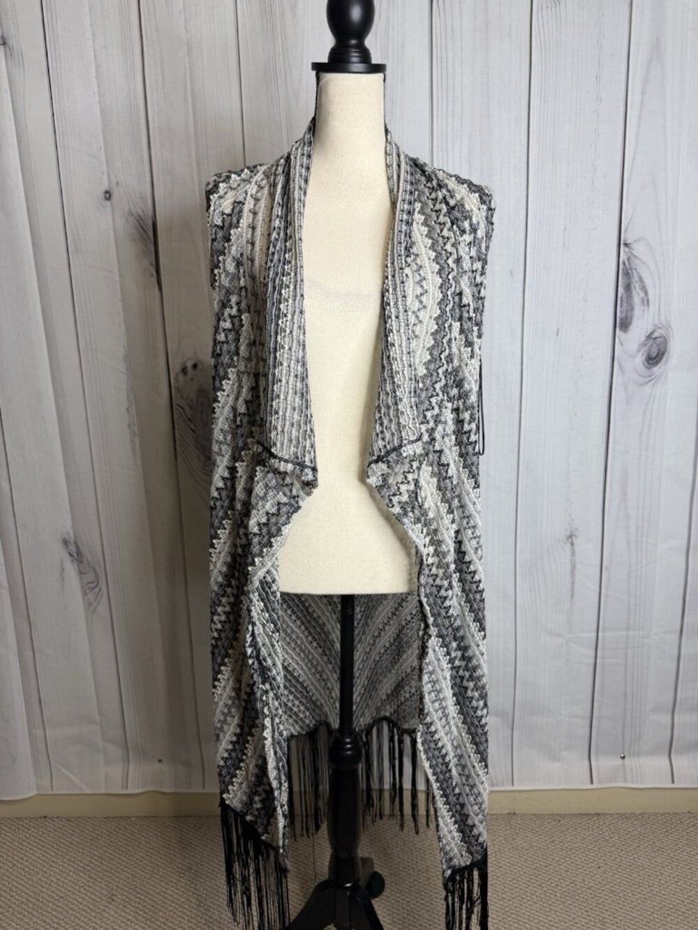 Cable & Gauge Sleeveless Fringe Crochet Cardigan Duster Wrap One-Size